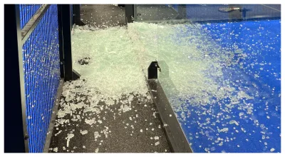 Vitre cassée au padel suite à un choc avec un joueur
